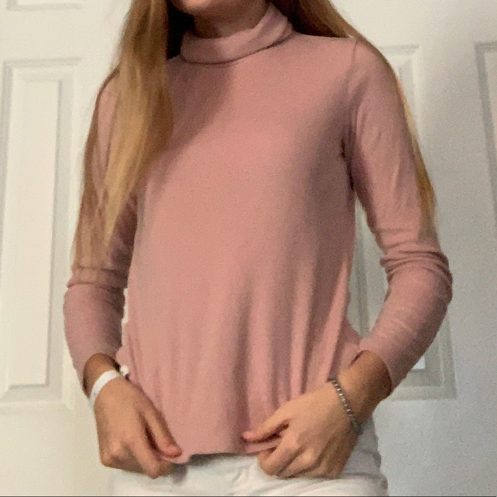 UNIQLO soft pink turtleneck sweater